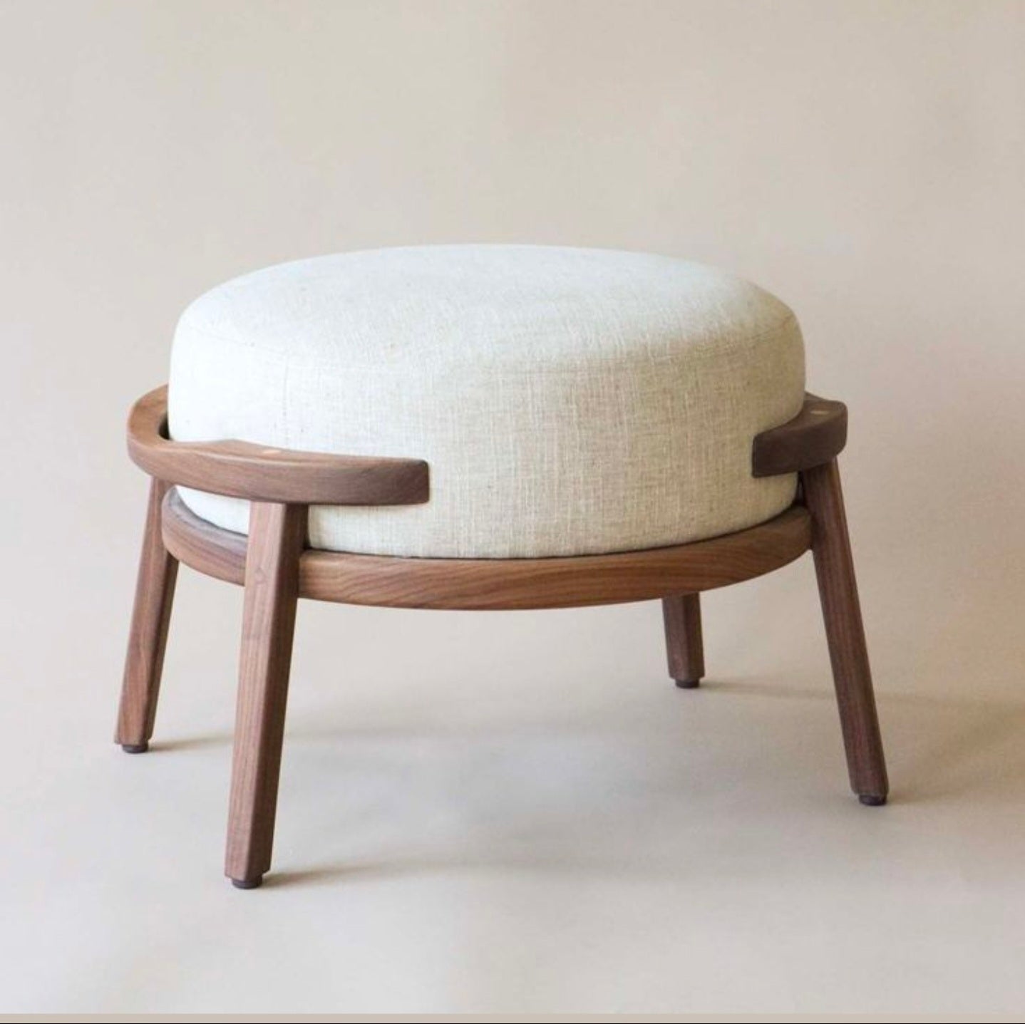 Hugging lander Ottoman